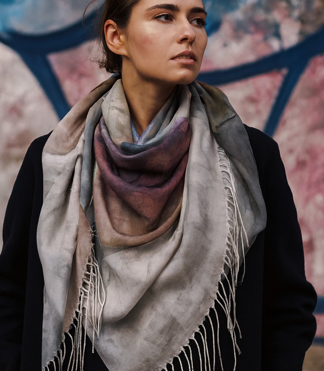 Kwiatowa chusta damska lekka – elegancka apaszka 100x100