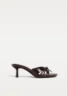 Sandały damskie - Stradivarius Sandały na obcasie z kokardą BRĄZOWY 38 - miniaturka - grafika 1