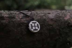 Naszyjnik Ręce Boga - Moda i Uroda OUTLET - miniaturka - grafika 1