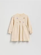 Bluzy dla dziewczynek - Reserved - Dzianinowa sukienka z haftem - złamana biel - miniaturka - grafika 1