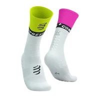 Skarpetki sportowe męskie - COMPRESSPORT Skarpetki kompresyjne do biegania MID COMPRESSION SOCKS V2.0 white/safety yellow/neon pink - miniaturka - grafika 1