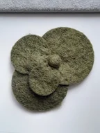 Broszki - DUŻA ZIELONA KHAKI broszka filcowa kwiat filc - miniaturka - grafika 1