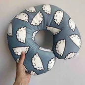 Akcesoria podróżnicze - Poduszka podróżna rogal pierogi niebieski - miniaturka - grafika 1