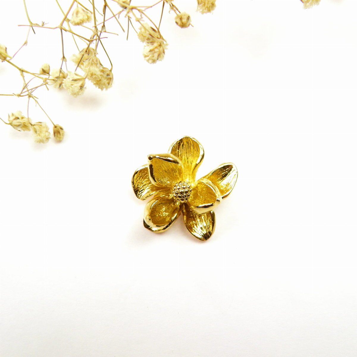 Zawieszka srebrna z kwiatkiem Magnolii medium złota