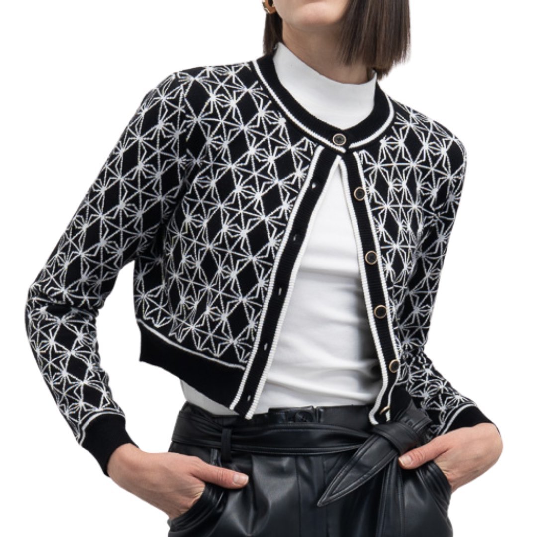 Goa Goa cardigan cropped jacquard motivo geometrico modello Chester con girocollo a contrasto e bottoni decorativi