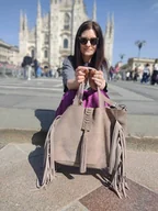 Torebki damskie - Pojemna torba z frędzlami zamszowa - Jane - miniaturka - grafika 1