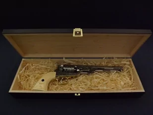 REPLIKA REWOLWER KAWALERII USA, S.Colt W PUDEŁKU DENIX MODEL 1040B+P02 - Repliki - broń - miniaturka - grafika 1