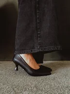 Czółenka - Klasyczne czarne skórzane czółenka obcas niska kaczuszka PULSO r. 38 - miniaturka - grafika 1