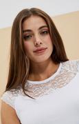 Bluzki damskie - Bawełniana bluzka z koronką w kolorze białym 4003, Kolor biały, Rozmiar XS, Moodo - Primodo.com - miniaturka - grafika 1