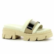 Klapki i japonki damskie - Beżowe klapki na platformie CARINII - Carinii - miniaturka - grafika 1