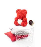 Sztuczne kwiaty - Miś Gustaw, miś z róż Rose Bear, czerwony z sercem, 40 cm - miniaturka - grafika 1