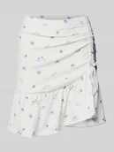 Spódnice - Spódnica mini o rozkloszowanym kroju ze wzorem na całej powierzchni model ‘HILLARY’ - miniaturka - grafika 1