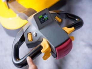 Wózek paletowy elektryczny (udźwig: 1500 kg, wysokość podnoszenia: 3,5 m) 85020218 - Wózki magazynowe - miniaturka - grafika 2