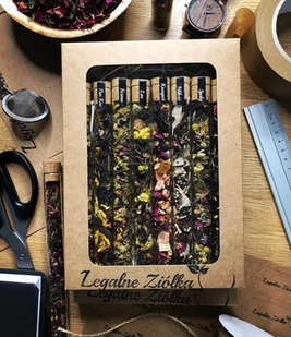 Zestaw szklanych probówek z mieszankami herbaciano-ziołowymi wariant Pan Kac - Herbata - miniaturka - grafika 1