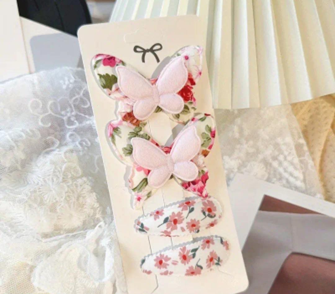 Spinki do włosów z motywem fantasy z kwiatami i motylami róż pudrowy - kwiaty