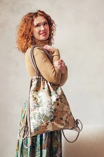 Torebki damskie - Kawowy plecak torba 2w1 w kwiaty - grafika 1