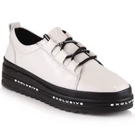 Półbuty damskie - Skórzane lakierowane komfortowe półbuty na platformie beżowe S.Barski LR29592 beżowy - miniaturka - grafika 1