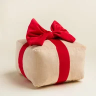 Kołdry i poduszki dla dzieci - Świąteczna poduszka dekoracyjna Kremowy Prezent z Czerwoną Kokardą - miniaturka - grafika 1