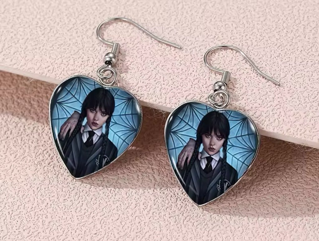 Kolczyki Wednesday Addams Serial prezent