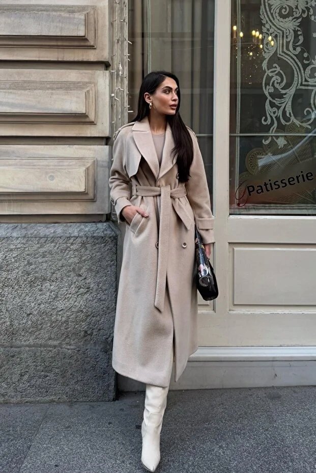 DŁUGI BEŻOWY PŁASZCZ DAMSKI Z PASKIEM I KLAPAMI 38 5GA*