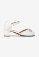 Moda i Uroda OUTLET - Białe Balerinki na Niskim Słupku Zapinane na Sprzączkę Ozdobione Aplikacją z Cyrkonii Sanatria - miniaturka - grafika 1