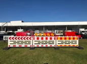 Wyposażenie miejsc publicznych - Barierka drogowa z tworzywa sztucznego TOROS U-20 (wym. 2100 x 1070 mm) - miniaturka - grafika 1