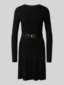 Sukienki - Sukienka o długości do kolan z paskiem w talii - miniaturka - grafika 1