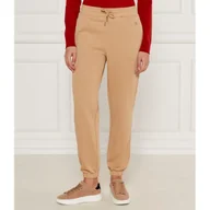 Dresy damskie - Gant Spodnie dresowe SHIELD Relaxed fit - miniaturka - grafika 1