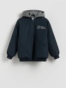 Kurtki i płaszcze dla chłopców - Reserved - Bomberka z kapturem - granatowy - miniaturka - grafika 1