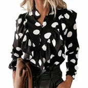 Koszule damskie - Koszula damska z ozdobnym żabotem - Czarno-biały - miniaturka - grafika 1