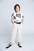 Koszulki dla dziewczynek - Dkny t-shirt bawełniany dziecięcy kolor biały - DKNY - miniaturka - grafika 1