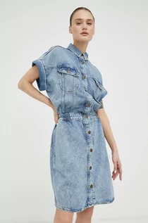 Sukienki - Lee sukienka jeansowa kolor niebieski mini oversize - grafika 1