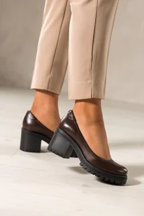 Czekoladowe półbuty skórzane damskie na szerokim klocku bieżnikowana platforma PRODUKT POLSKI Casu 79805 - Półbuty damskie - miniaturka - grafika 1