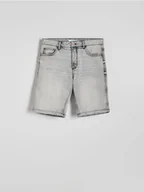 Spodenki męskie - Reserved - Jeansowe szorty regular fit - jasnoszary - miniaturka - grafika 1