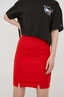 Spódnice - Tommy Jeans spódnica kolor czerwony mini ołówkowa - grafika 1