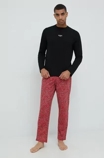Piżamy męskie - Guess piżama bawełniana kolor czerwony z nadrukiem - grafika 1