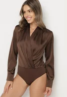 Body - Brązowe Satynowe Body z Kopertowym Dekoltem Violila - miniaturka - grafika 1