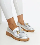 Półbuty damskie - Srebrne mokasyny z ozdobną agrafką Bogumila-39 - miniaturka - grafika 1