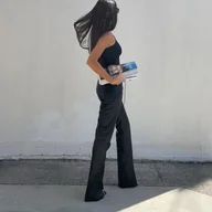 Spodnie damskie - Spodnie skórzane z ozdobnym wiązaniem - Czarny S - miniaturka - grafika 1