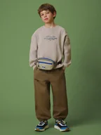 Spodnie i spodenki dla chłopców - 4F Spodnie dresowe joggery chłopięce - brązowe 134/140 (8-10 lat) - miniaturka - grafika 1