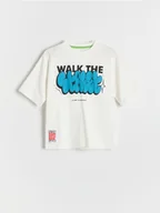 Koszulki dla chłopców - Reserved - T-shirt z nadrukiem - biały - miniaturka - grafika 1