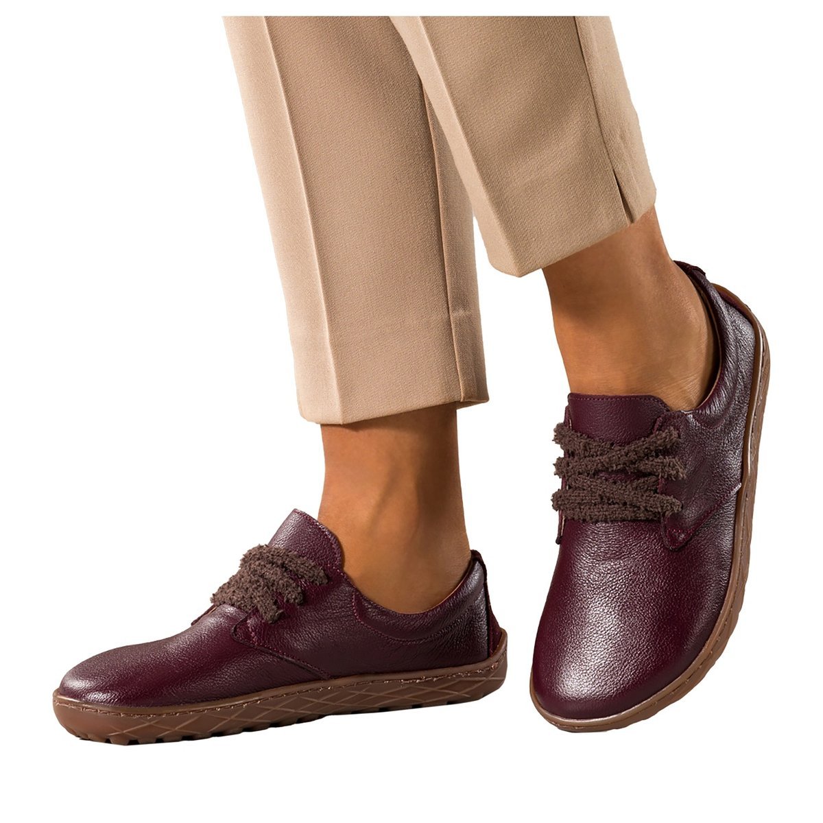 Bordowe buty barefoot skórzane damskie szerokie na elastycznej płaskiej podeszwie puszyste sznurówki PRODUKT POLSKI Casu 89811-40