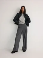 Spodnie damskie - Reserved - Proste spodnie - jasnoszary - miniaturka - grafika 1