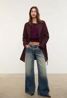 Płaszcze damskie - Stradivarius Trencz basic regular fit z paskiem Wiśniowy XL - miniaturka - grafika 1