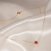 Łańcuszki - Naszyjnik delikatny złoty łańcuszek z czerwonym koralem - miniaturka - grafika 1
