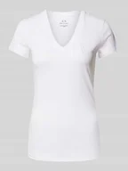Koszulki i topy damskie - T-shirt z dekoltem w serek - miniaturka - grafika 1