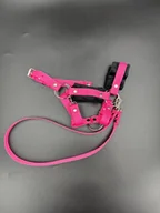 Maskotki i pluszaki - Realistyczny kantar z czarnym futerkiem i wodzami. Regulowany. Różowy - miniaturka - grafika 1