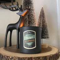 Świece - Sojowa świeca zapachowa męska w szkle Colonial Candle 425 g Jałowiec Cyprys - miniaturka - grafika 1