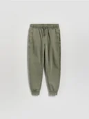 Spodnie i spodenki dla chłopców - Reserved - Joggery z efektem sprania - ciemnozielony - miniaturka - grafika 1