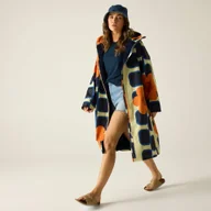 Stroje kąpielowe - Regatta Orla Kiely Płaszcz do przebierania damski wodoodporny Changing Robe Beżowy - miniaturka - grafika 1